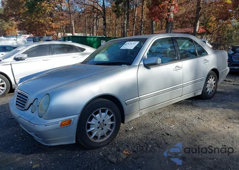 2001 Mercedes-Benz E 320 z USA, uszkodzony, nr VIN WDBJF65J81B284389